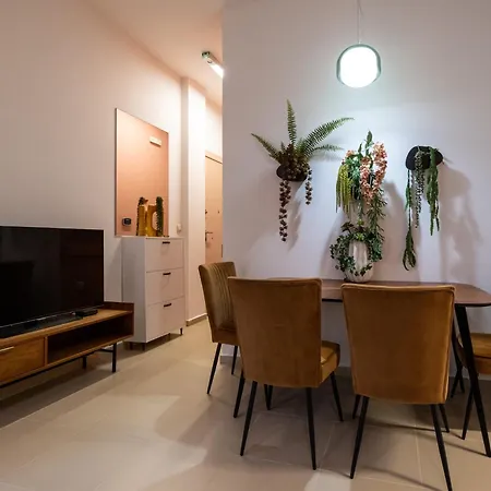 Main Square Comfort Living *