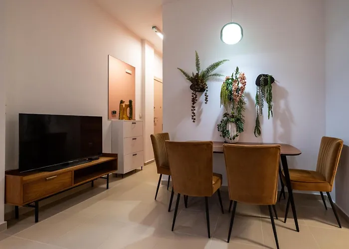 Main Square Comfort Living *